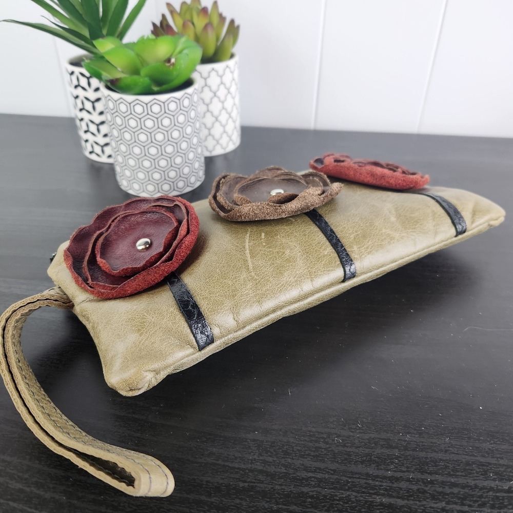 Sakura‎ Urban Floral Olive Distressed Clutch Pouch - Picture 3 of 9